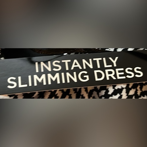 NEW Size 2 White House Black Market Instantly Slimming Black/White Sheath Dress - Picture 9 of 10